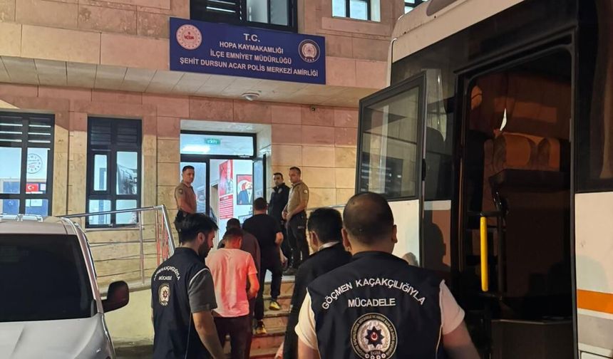Artvin’de 56 Afganistan Uyruklu Şahıs Yakalandı