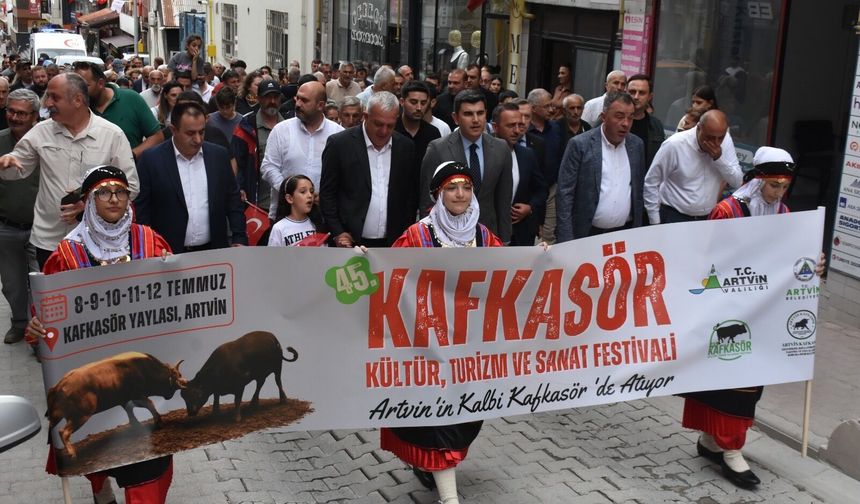 Kafkasör Coşkusu Şehri Sardı: 45. Festival Kortejle Başladı