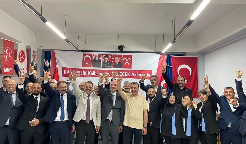 MHP Borçka İlçe Kongresi'nde Erdal Osmanoğlu Güven Tazeledi