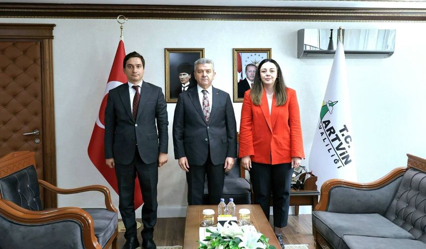 Vali Dr. Turan Ergün, Yeni Atanan Vali Yardımcılarını Makamında Kabul Etti