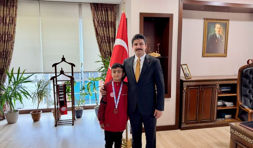 Kaymakam Karakaya'dan Başarılı Sporcuya Tebrik