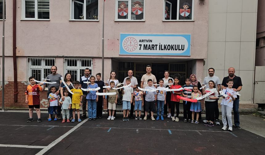 THK Artvin'den Çocuklara Model Uçak Eğitimi