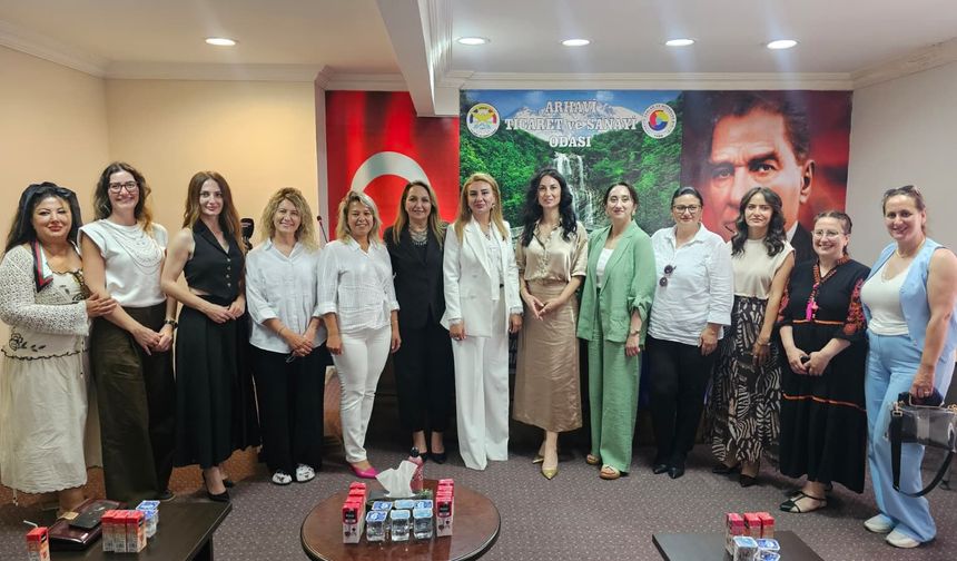 "Zirvede Kadın Var"
