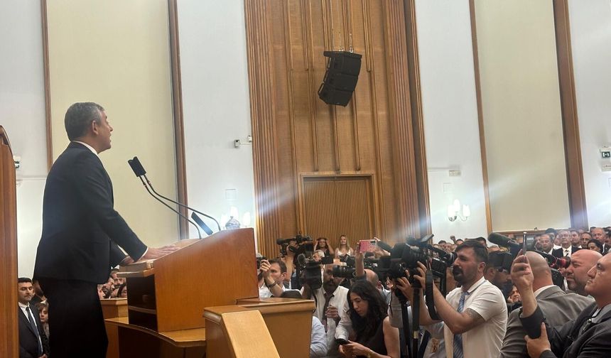 Özgür Özel CHP’den İstifa Etti