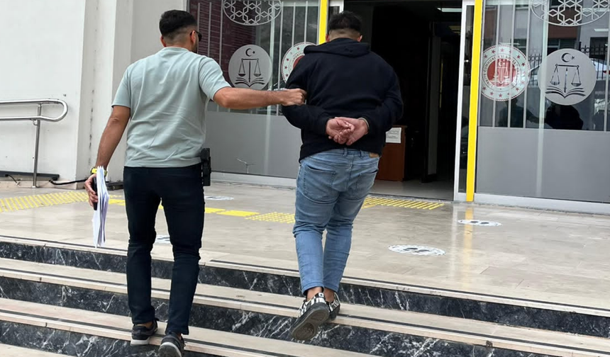 Ardanuç’ta Polisten Kaçan Alkollü Sürücü 40 Dakikalık Takibin Ardından Yakalandı
