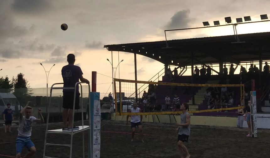 Hopa'da Amatör Plaj Voleybolu Turnuvası İçin Geri Sayım Başladı