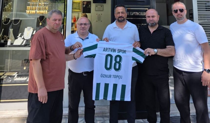 ARTVİNLİ İŞ İNSANI TOPÇU'YA ARTVİNSPOR'DAN ZİYARET