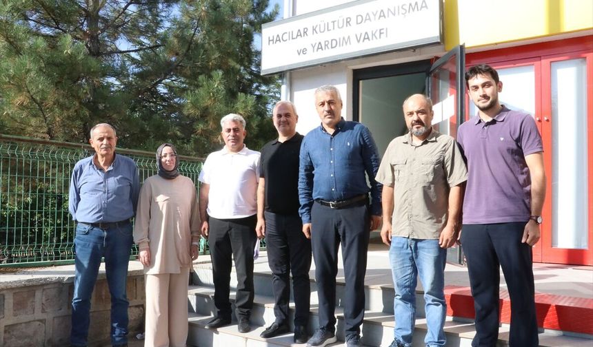 55 yıl önce 10 öğrenciyle başlattığı burs desteği 21 bin 350 üniversiteliye ulaştı