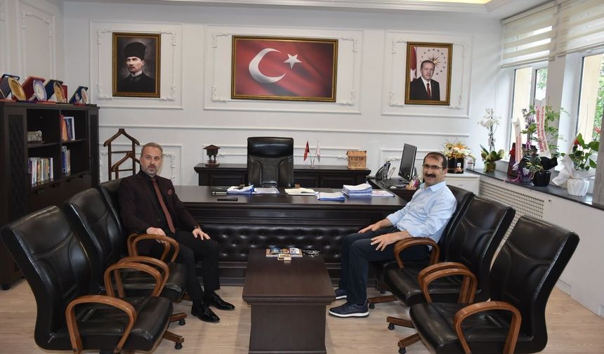 Eski Artvin Milli Eğitim Müdürü Acar’dan Şahin’e ziyaret