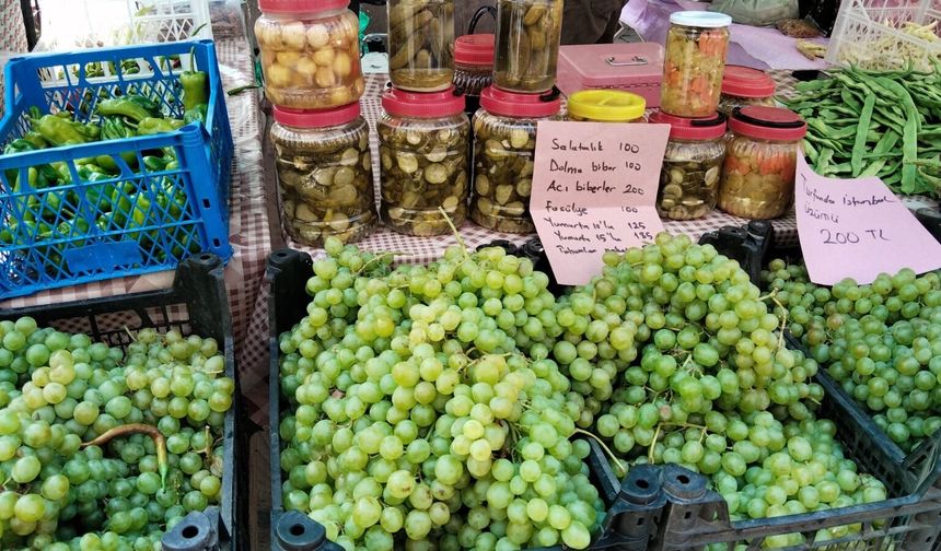 Artvin’de Pazar Bereketi: Üzümden Turşuya Her Şey Tezgâhlarda