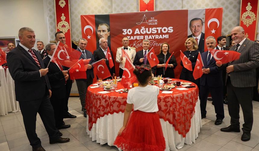Artvin’de 30 Ağustos Zafer Bayramı Kabul Töreni Gerçekleştirildi