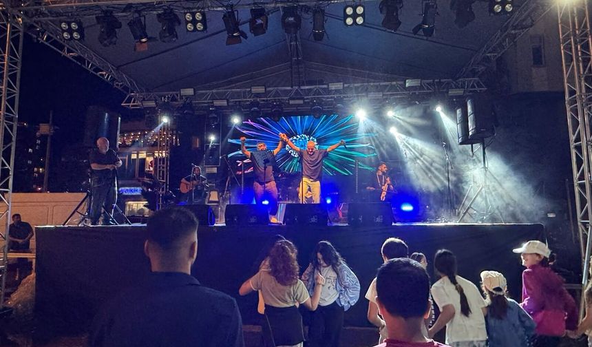 Borçka’da 30 Ağustos Zafer Bayramı Coşkusu Niyazi Koyuncu Konseriyle Yaşandı