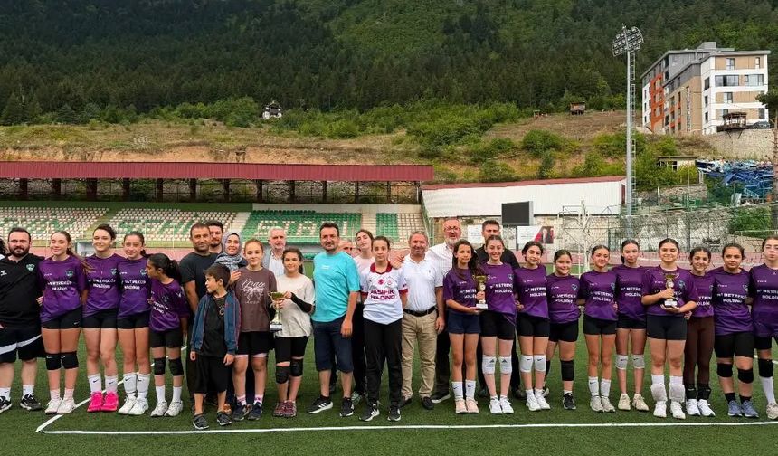 30 Ağustos Zafer Bayramı Çim Voleybolu Turnuvası Tamamlandı