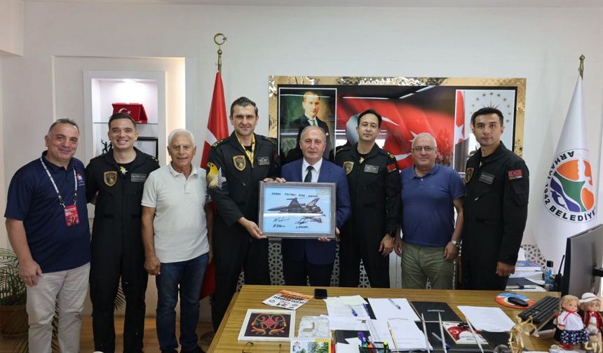 SoloTürk Ekibinden Başkan Ataselim’e Ziyaret