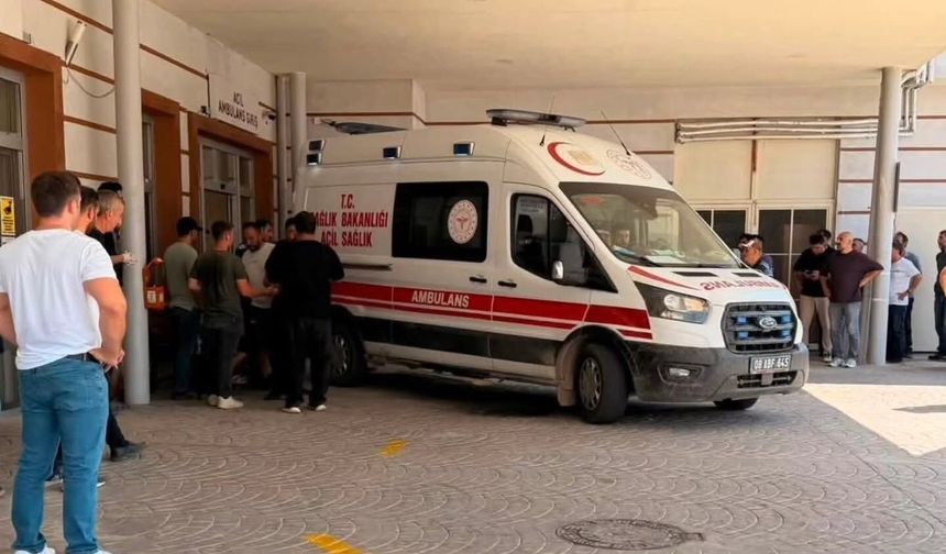 Yusufeli'nde ATV Şarampole Yuvarlandı: 2 Kişi Ağır Yaralandı