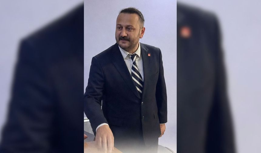 CHP Hopa’da Yeni İlçe Başkanı Osman Zeki Yakut Oldu