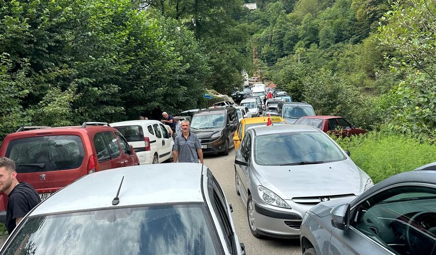 Fevzi Ocakçı’nın Cenazesinde Yoğun Katılım, Trafik Felç Oldu