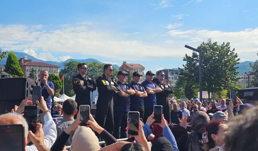 Arhavi’de SOLOTÜRK Gösterileri Nefes Kesti