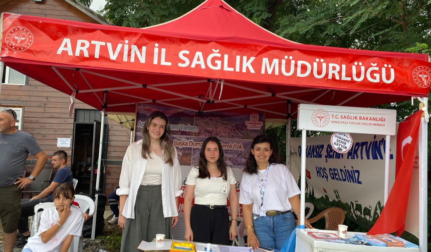 Kemalpaşa Sahilinde “Dumansız Artvin” Standına Yoğun İlgi