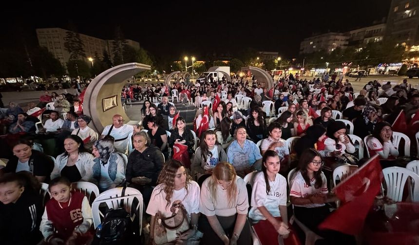 Amasya ve Çorum'da dev ekranda milli maç heyecanı