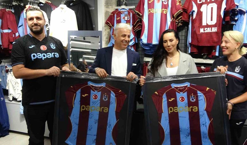 Sanatçı Asena Trabzon'a geldi sözünü tuttu: 61 forma aldı, hedefini açıkladı