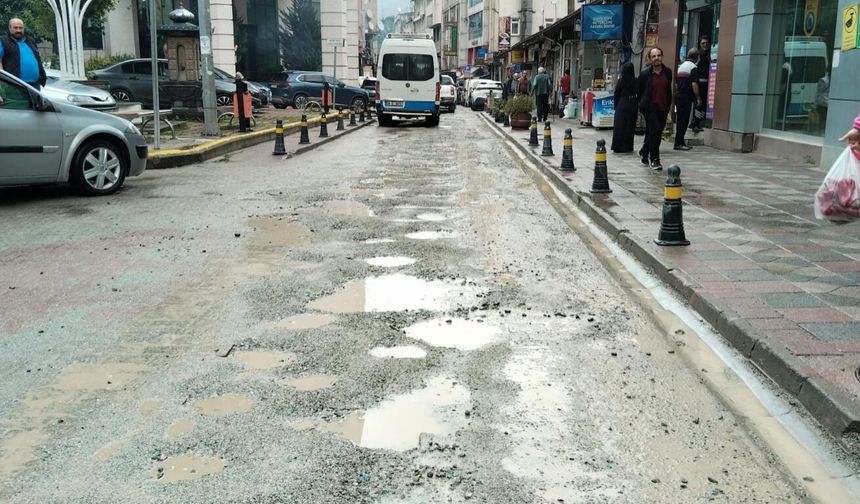 Cumhuriyet Caddesi Araç Trafiğine Kapatılıyor!