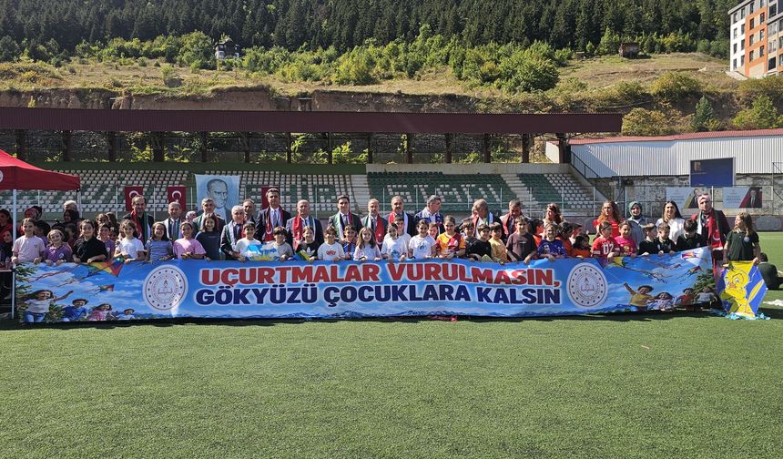 "Uçurtmalar Vurulmasın, Gökyüzü Çocuklara Kalsın"
