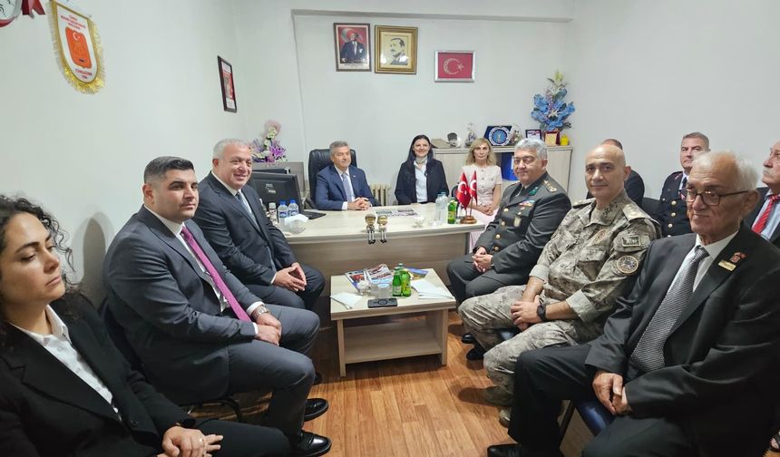 Vali Ergün, Gaziler Günü’nde Derneği Ziyaret Etti