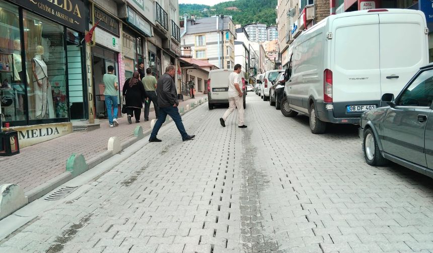 Cumhuriyet Caddesi Araç Trafiğine Kapatılıyor!