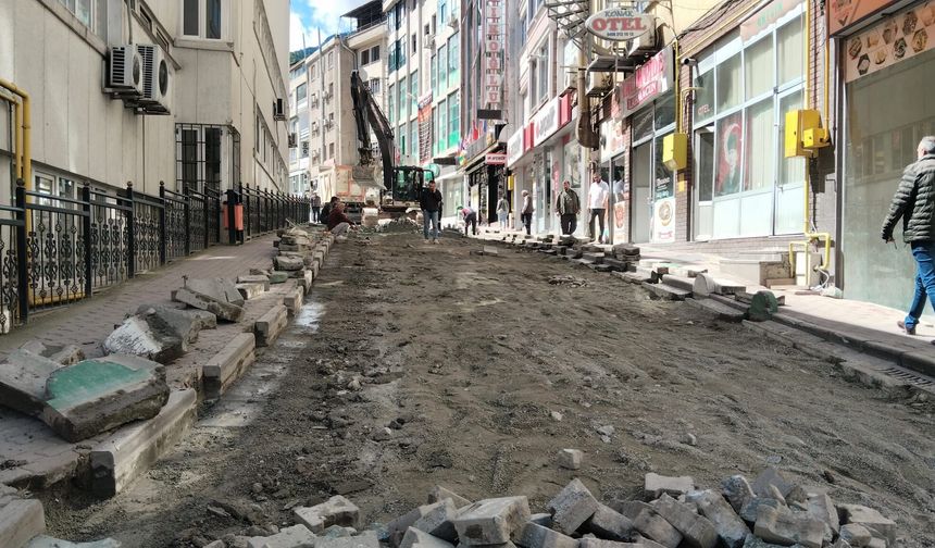 Cumhuriyet Caddesi’nde Çalışmalar Başladı.