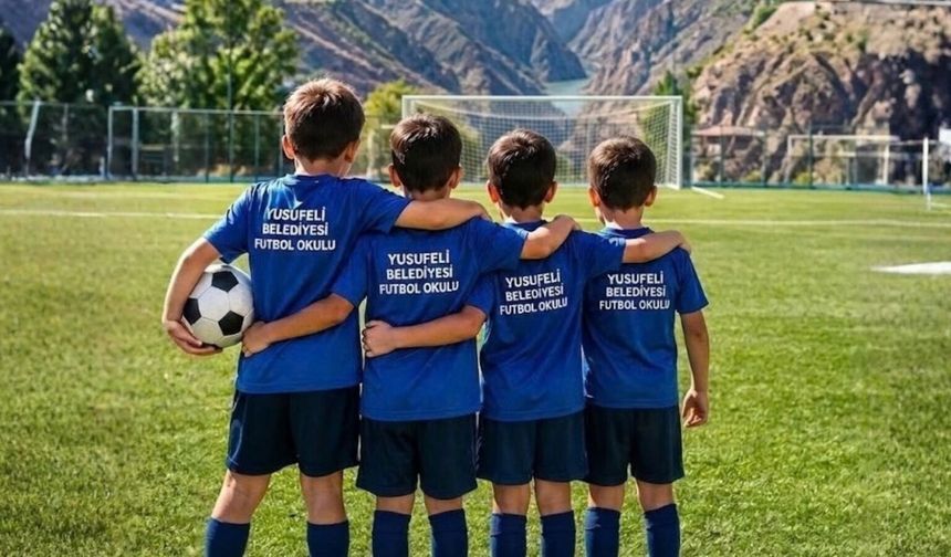Yusufeli Belediyesi’nden Çocuklara Futbol Okulu