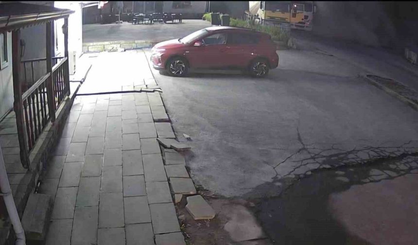 Tır Parkında Yaşanan Heyelan Güvenlik Kamerasına Yansıdı