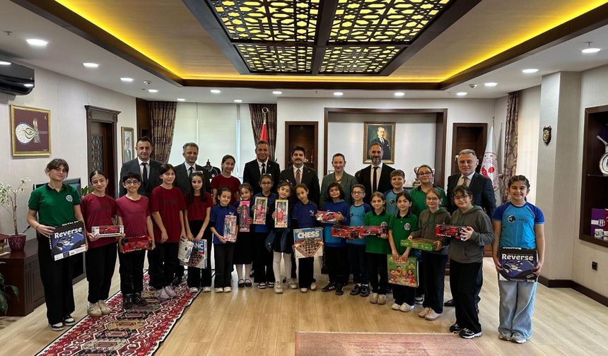 Hopa’da Öğrencilerden Kaymakam Karakaya’ya Ziyaret