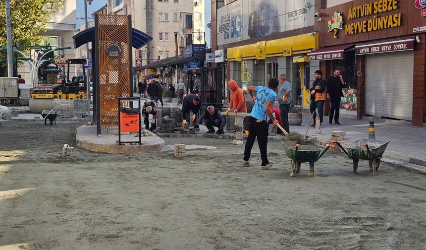İnönü Caddesi’nde 2. Etap Çalışmaları Sürüyor