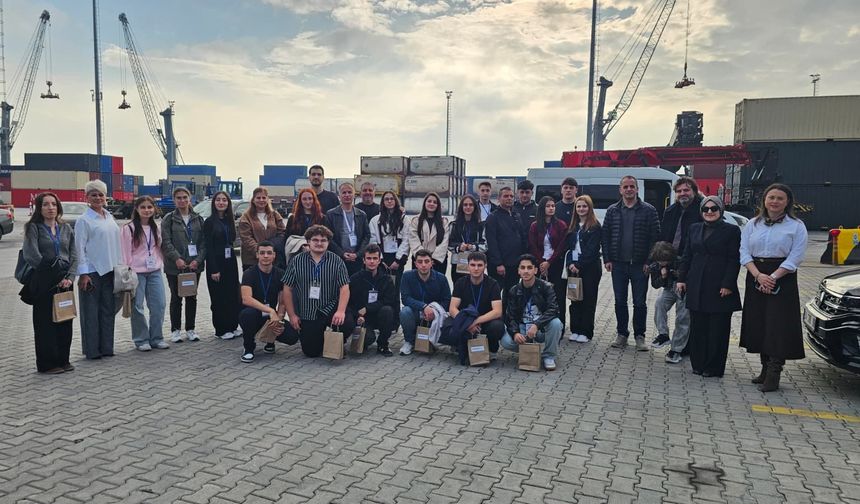 Artvinli Öğrenciler Beldeport Limanı’nı Ziyaret Etti