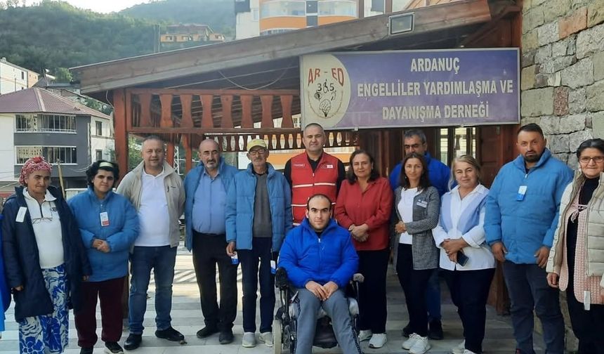Kızılay’dan Engelli Kursiyerlere Kıyafet Desteği