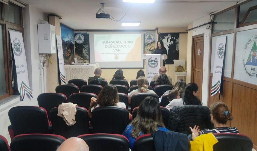 Artvin’de “Sofrada Ekran Değil, Çocuk Var” Eğitimi Düzenlendi