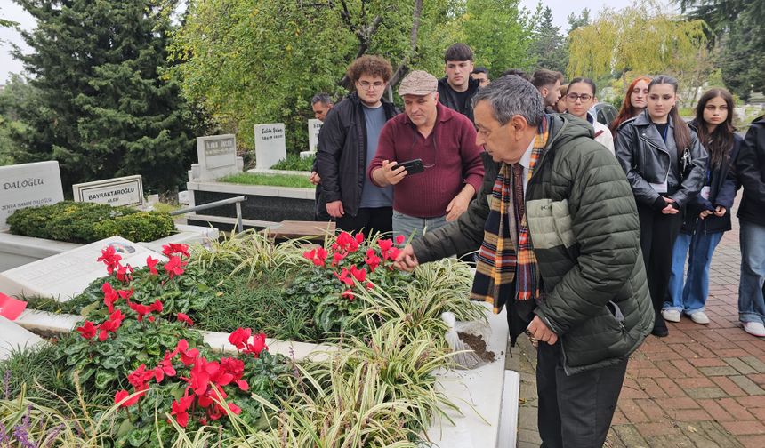 İsmet Acar’ın Mezarına Artvin Toprağı Serptiler