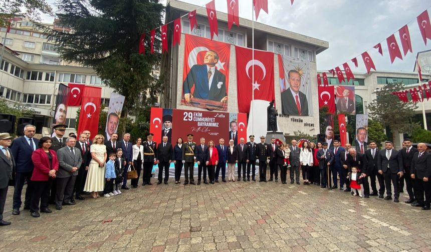 Artvin’de Cumhuriyet Coşkusu Meydanlara Taştı