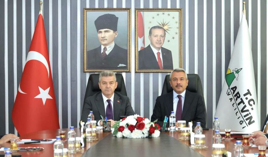 Rize Valisi Artvin’e Geldi