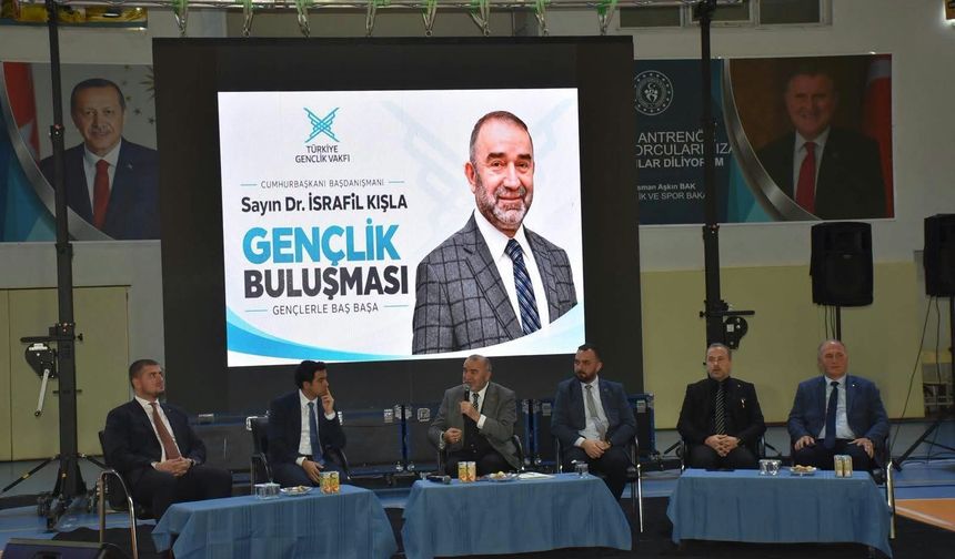Şahin, Arhavi’de “Gençlerle Baş Başa” Programına Katıldı