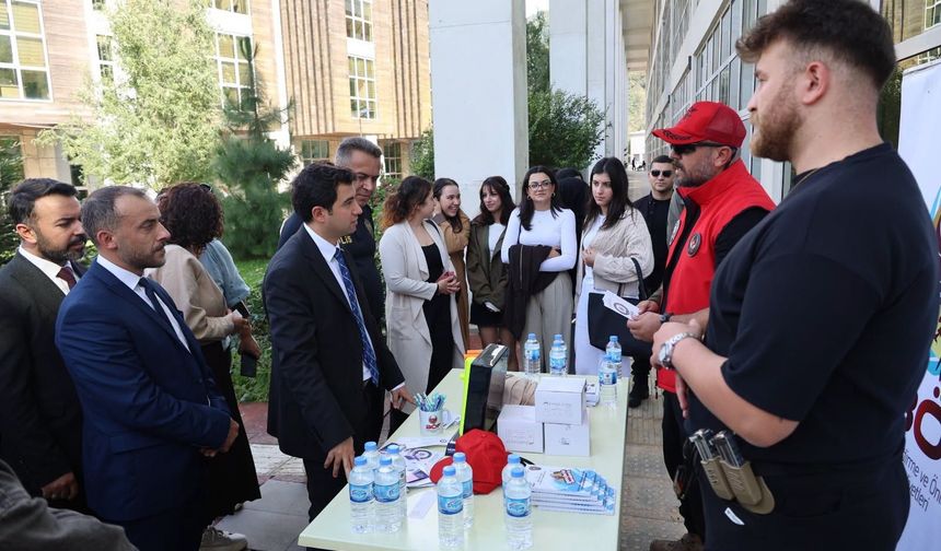 AÇÜ’de Öğrenciler Topluluklarla Buluştu
