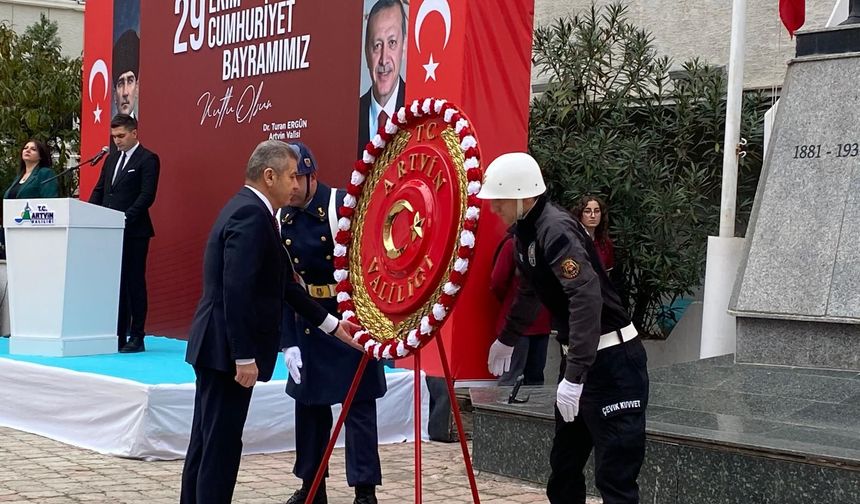 Cumhuriyet’in 103. Yılı Çelenkle Selamlandı