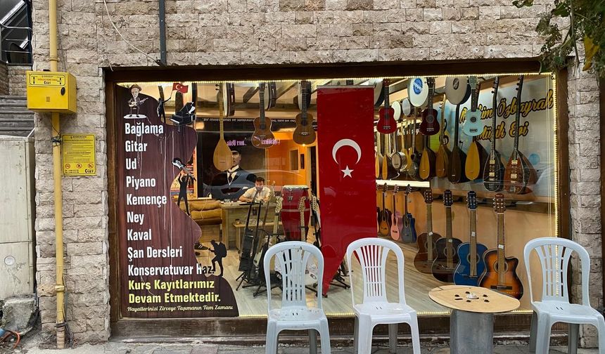 Cumhuriyet’in 103. Yılı İçin Esnafa Türk Bayrağı Dağıtıldı