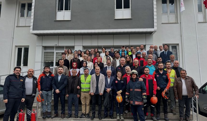 İl Sağlık Müdürlüğünde Yangın Tatbikatı Gerçeğini Aratmadı