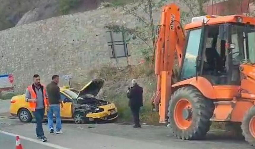 Artvin’de Trafik Kazası: İki Araçta Maddi Hasar Oluştu
