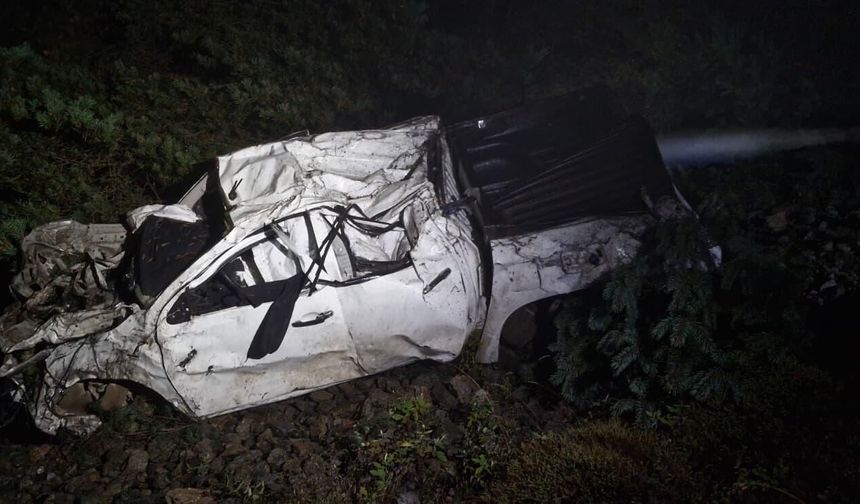 Yusufeli’nde Trafik Kazası: 1 Kişi Hayatını Kaybetti, 2 Kişi Yaralandı