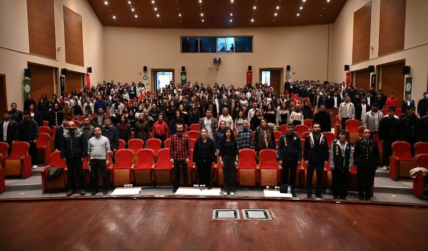 AÇÜ’de Öğrencilere Bağımlılık ve Risk Alanları Anlatıldı