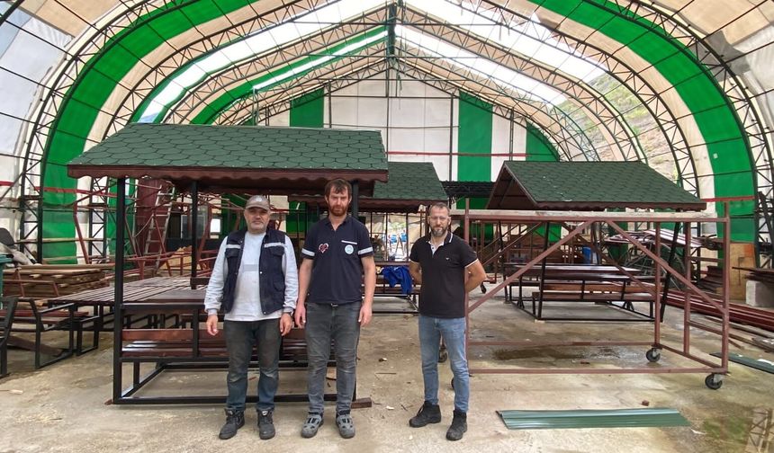 Yusufeli Belediyesi Kendi Atölyesinde Üretiyor