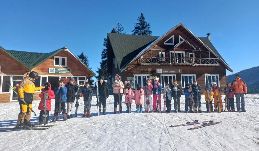 Kış okulu kayak eğitimleri başladı